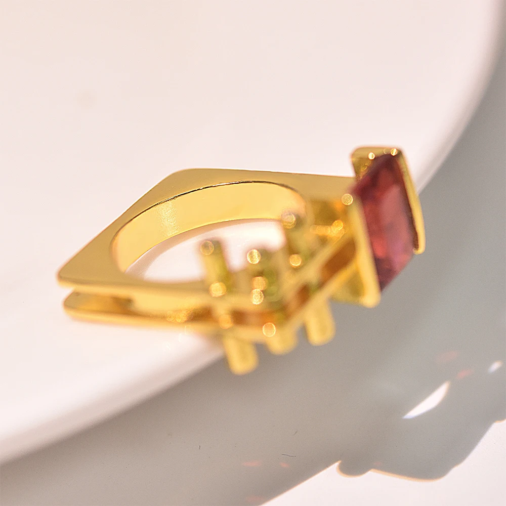 2020 современное кольцо с изображением здания снаряжение милый красный кристалл