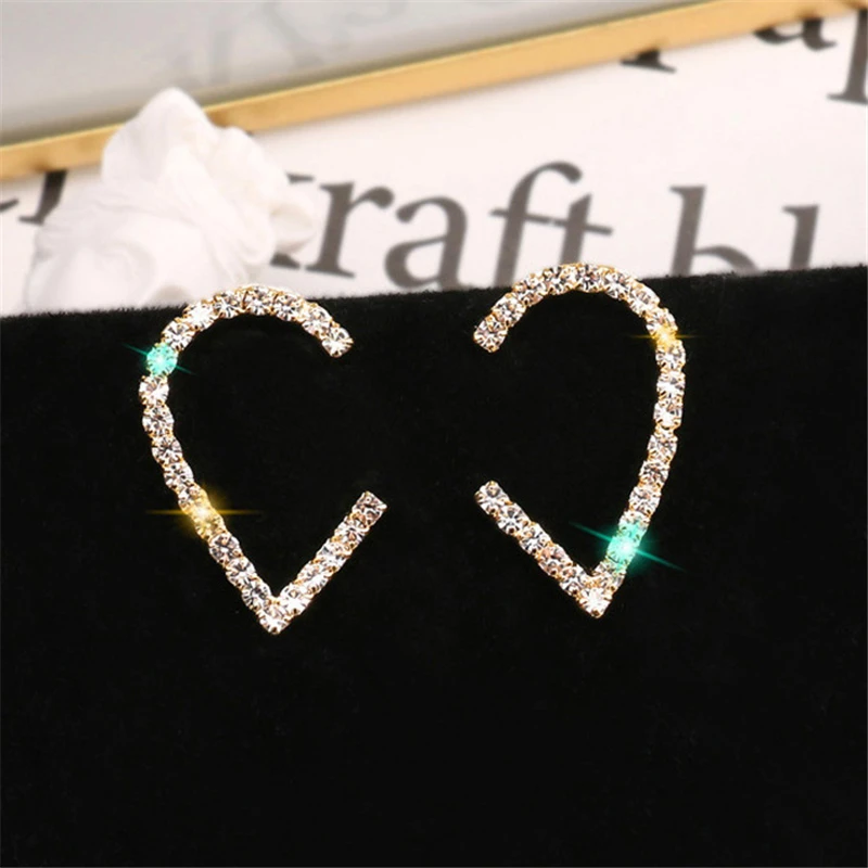 

LATS Half Heart Rhinestone Earrings Geometric Simple Short Stud Earrings for Women 2020 Female Elegant Jewelry Kolczyki