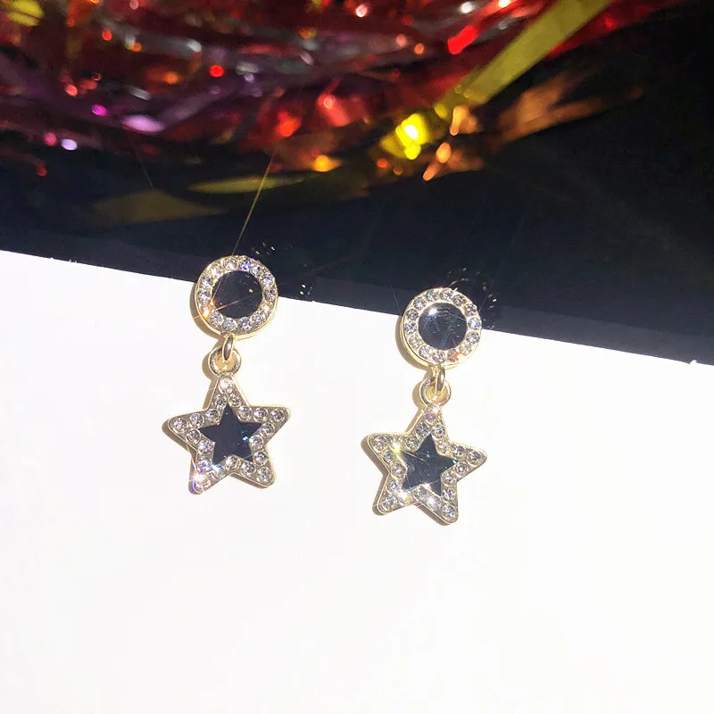 

Fashion Atmosphere Black Earrings Temperament Short Flash Diamond Earrings Personality Wild Net Red Earrings Women