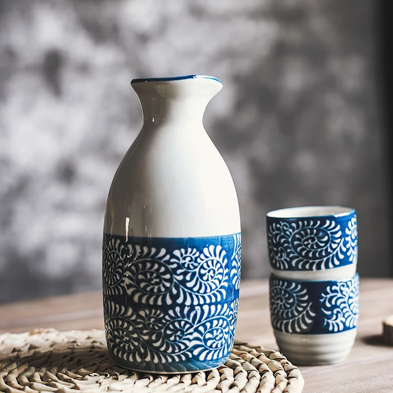 

Ceramics Wine Set Gift Box Japanese Blue and White Porcelain Sake 1pot 2 Cup Drinkware Home Kitchen Bar Decoration Water Ware