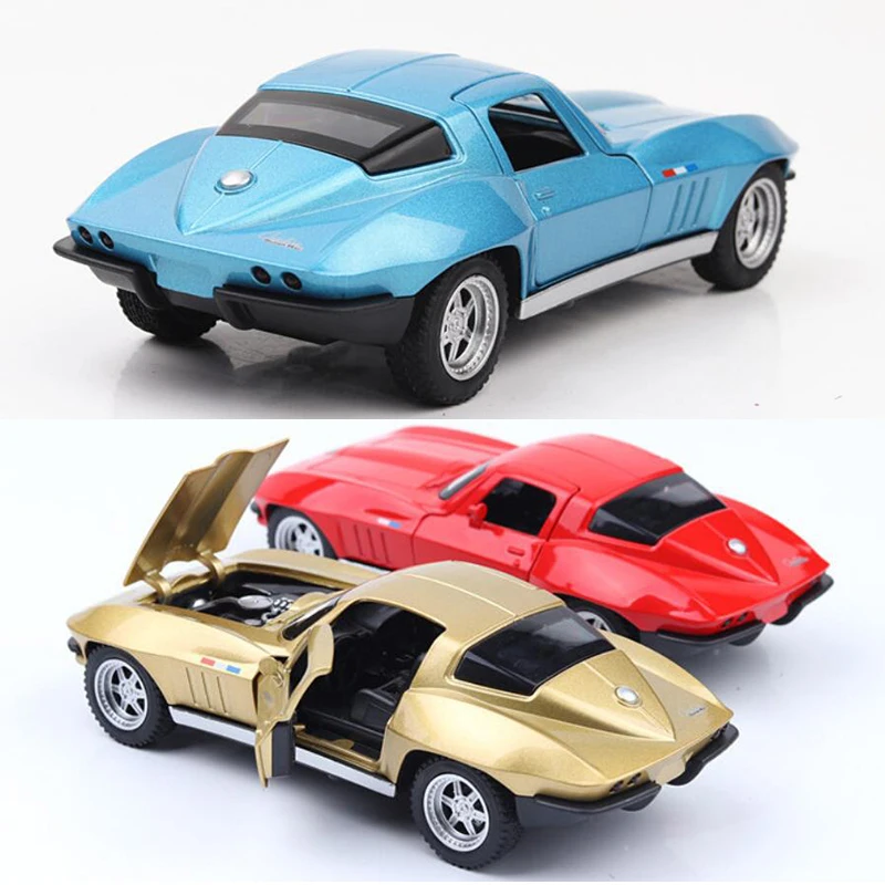 

Красная гоночная модель автомобиля Chevrolet Corvette C2 из металлического сплава в масштабе 1:32, модель из литого под давлением, подарок для взрослых...