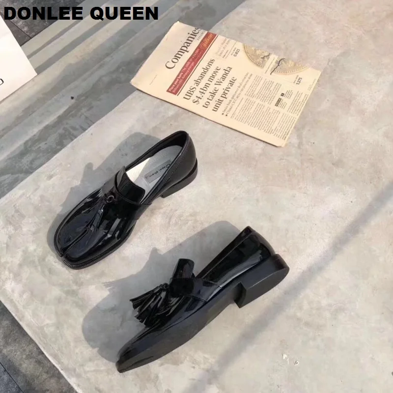 Модные туфли на плоской подошве с раздельным носком женские оксфорды в