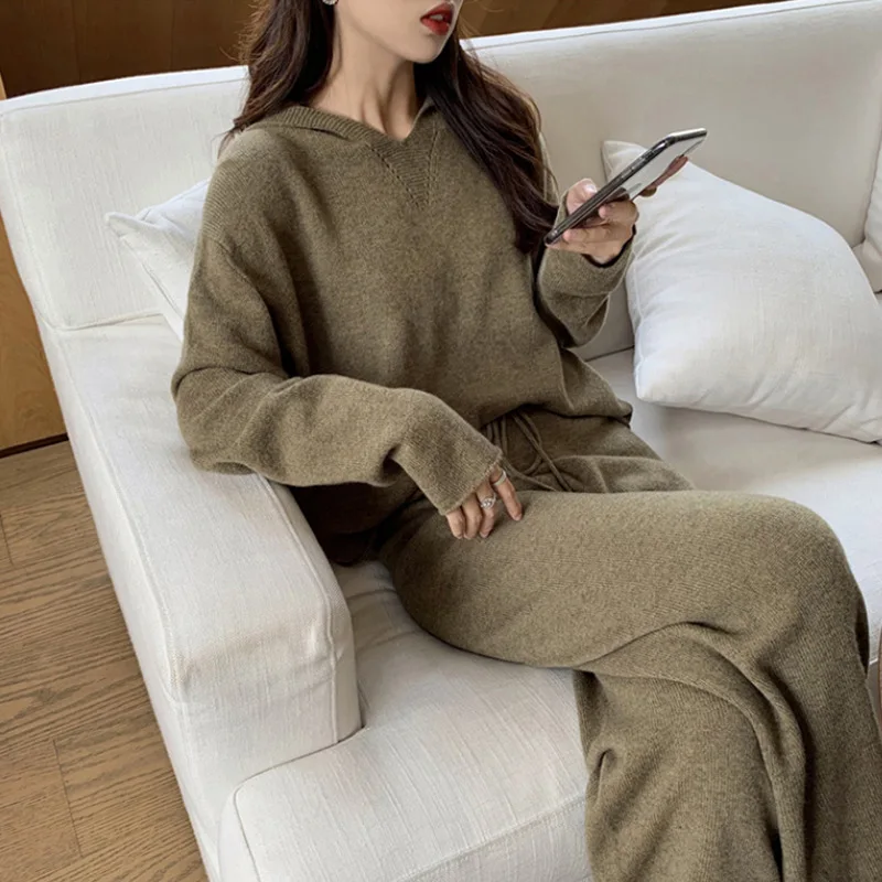 Женский трикотажный брючный костюм теплый мягкий шерстяной с капюшоном