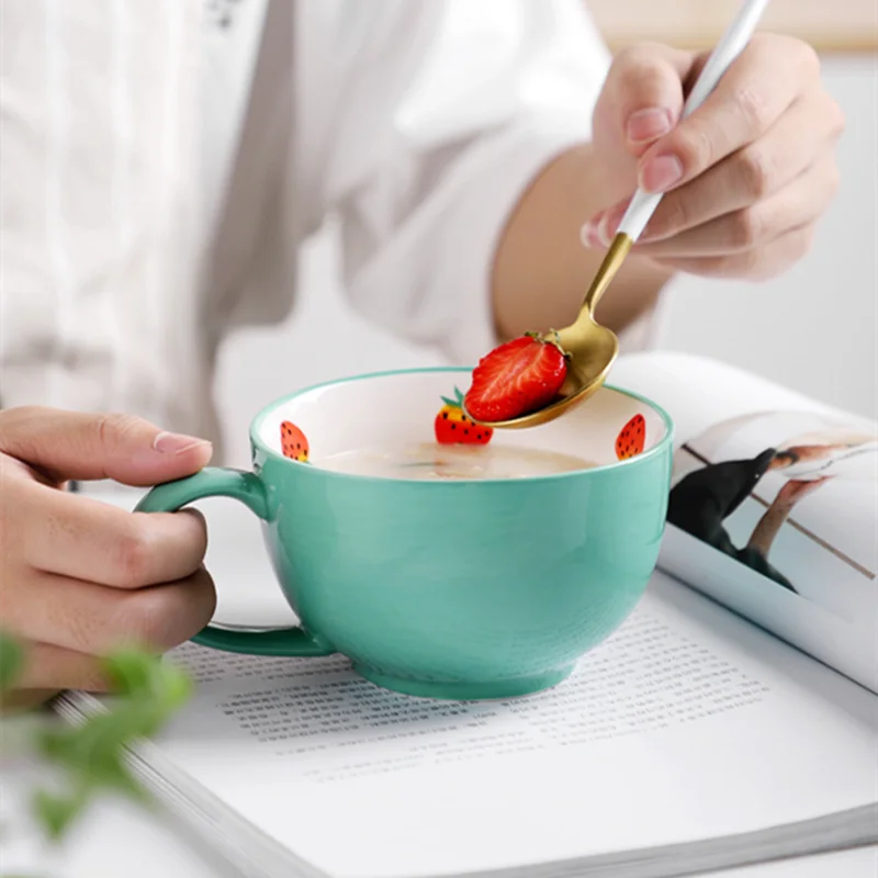 Керамическая кружка для завтрака овсянки йогурта милая Клубника вместительная
