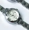Новые популярные ретро простые женские кварцевые часы тонкие классические женские маленькие часы женские модные повседневные часы relojes para mujer - Цвет: Sliver White
