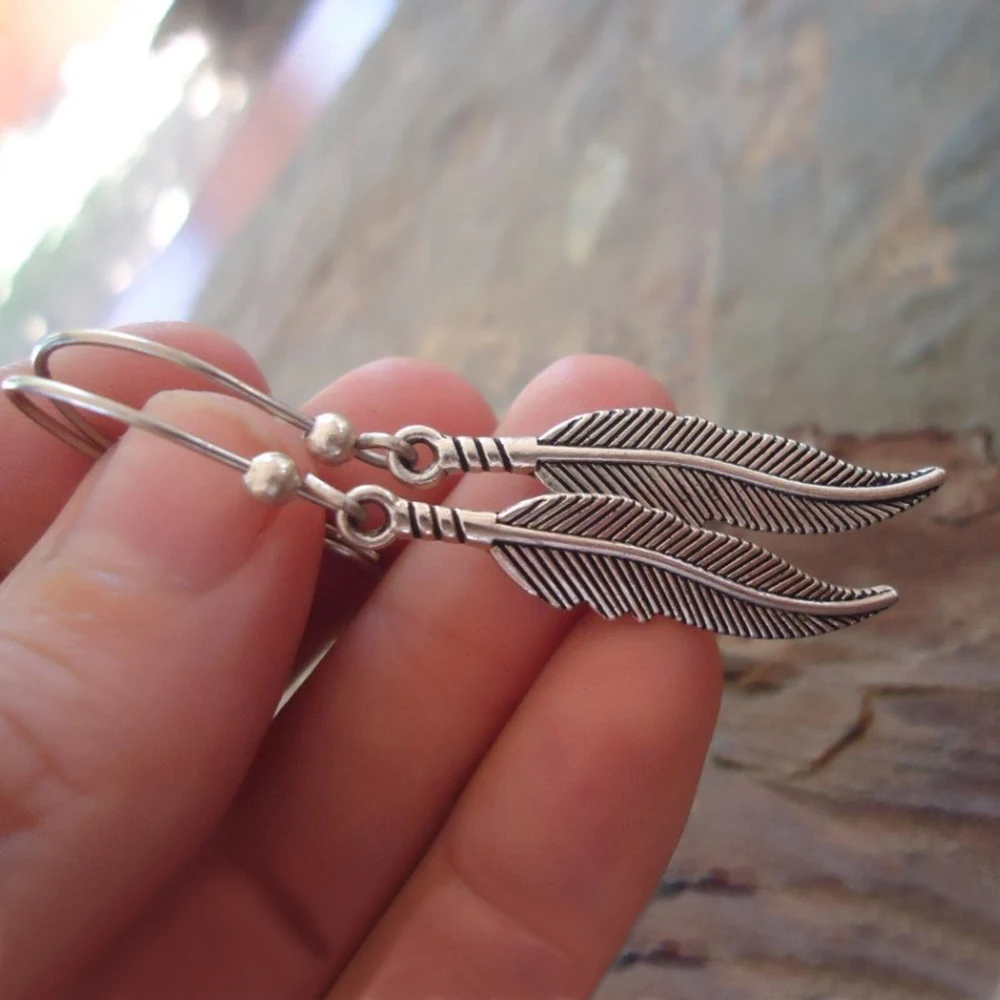 Серьги подвески Huitan в виде перьев для женщин простые Винтажные висячие украшения