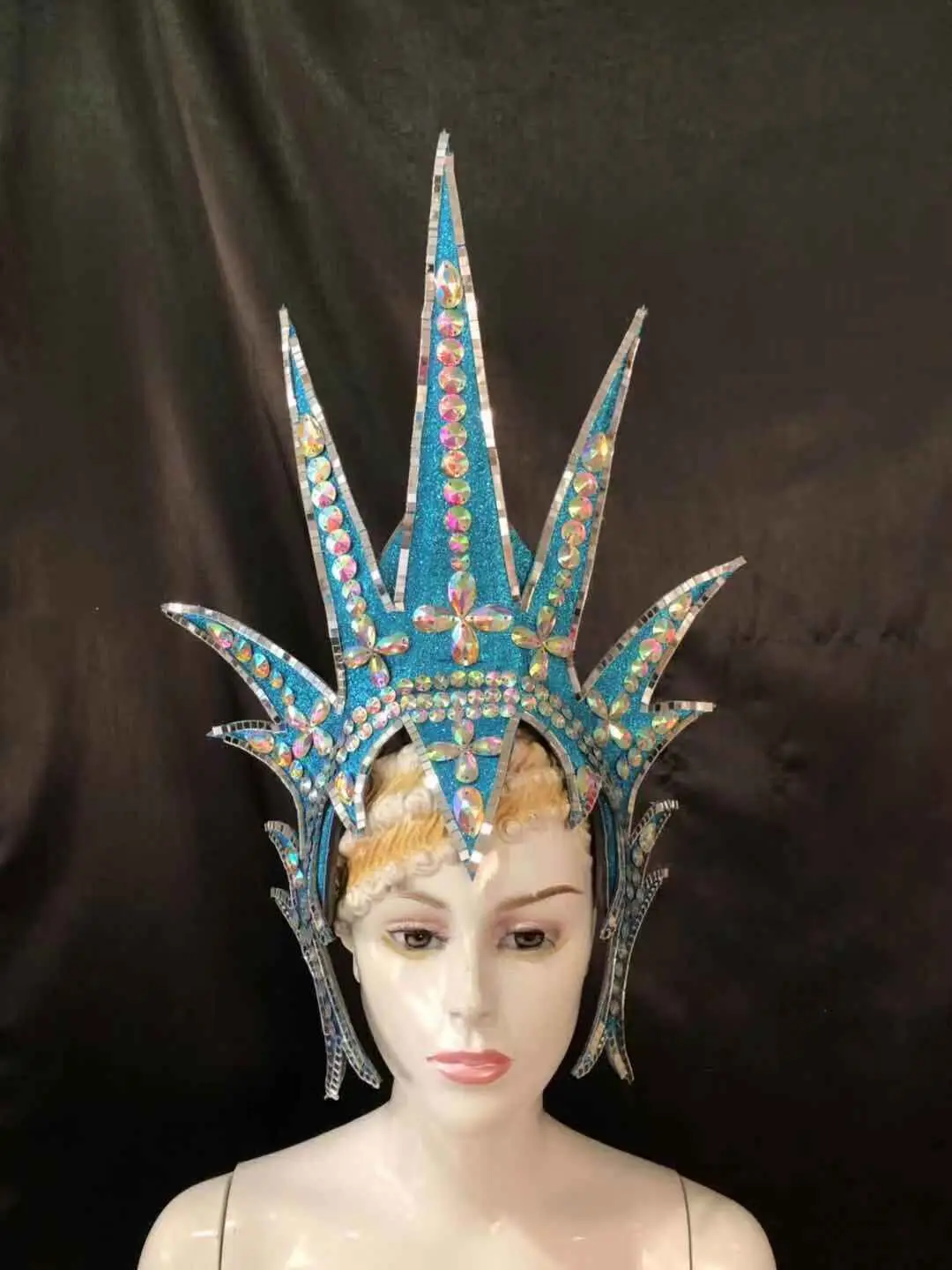 Lo spottacolo di danza copricapo di piume di accessori di abbigliamento La FESTA La Maschera IL Festival