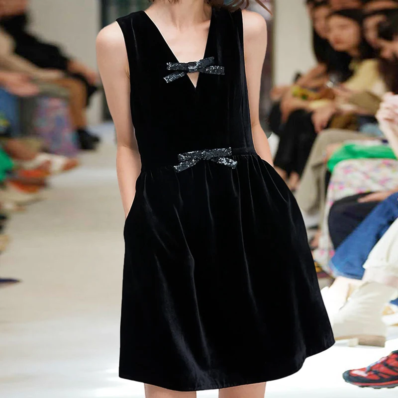 

2021 Summer Runway New Style Sexy V-Neck Sleeveless Velvet Sequined Mini Black Big Pendulum Dress High Quality Women'S Clothing