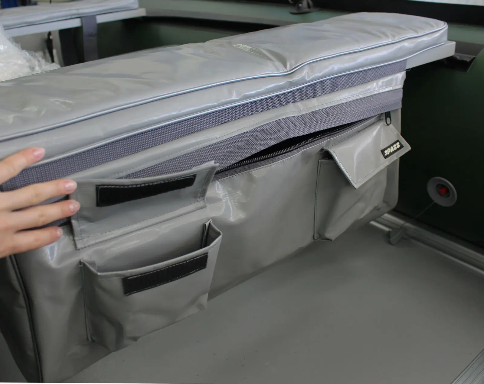 Сумка на сиденье с мягкой вставкой ПВХ 940х240х650 мм sumka_pvkh_240 |