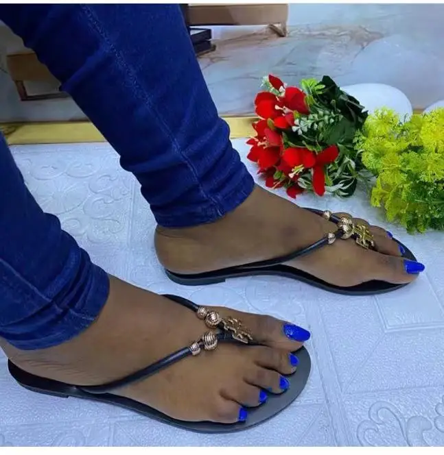 Yaz sandalet zarif üst kalite ünlü kadın Flip flop kilit tasarım kadınlar terlik rahat açık tatil bayanlar ayakkabı