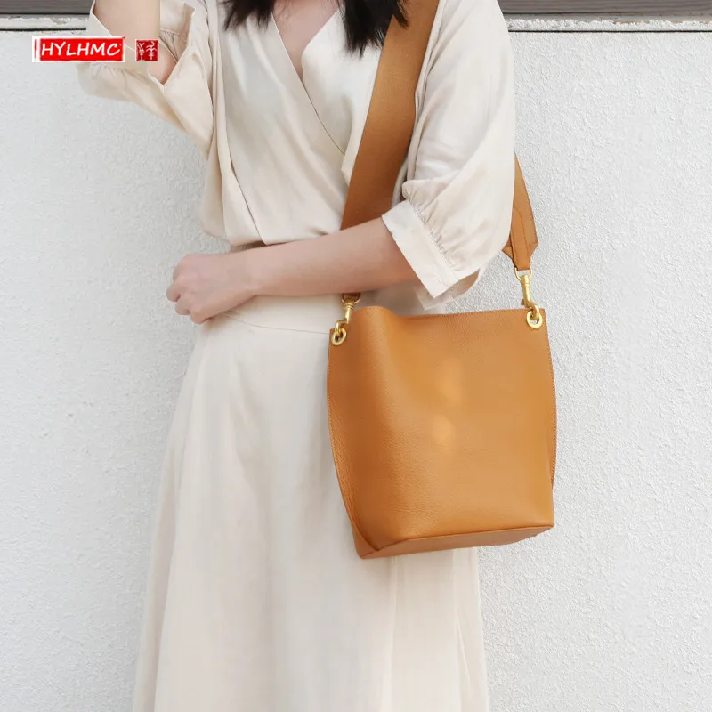 

Genuine Leather Women Crossbody Bag Female Bucket Tote Bag Wide Shoulder Strap Fashion Small Leather Messenger Bags 2021 New