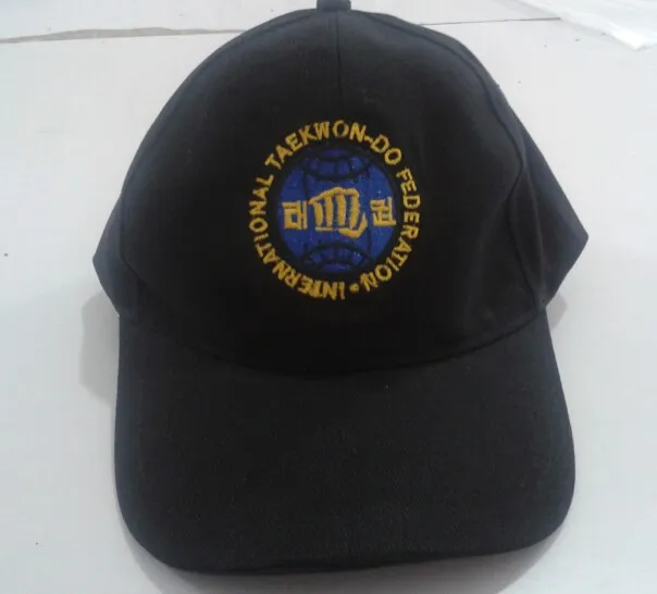 Вышивка ИТФ из чистого хлопка (головной убор) подчеркивает все четыре сезона