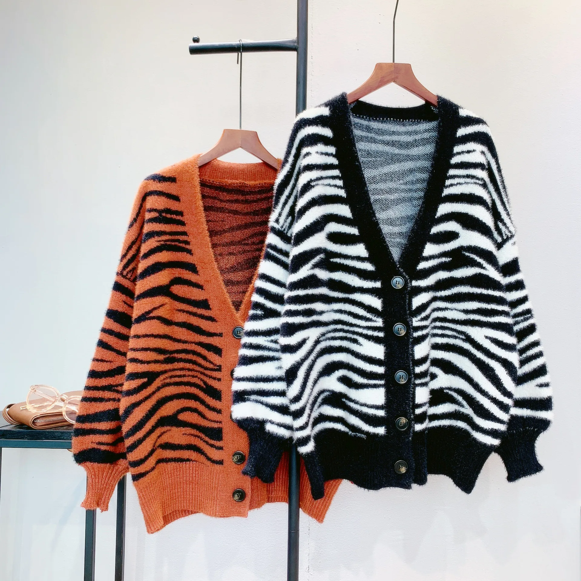 

DAYIFUN Women Cardigan Zebra-stripe Pattern V-neck Loose Casual Knitted Sweater Korean Fashion Coat Faux Mink Cashmere Jumper