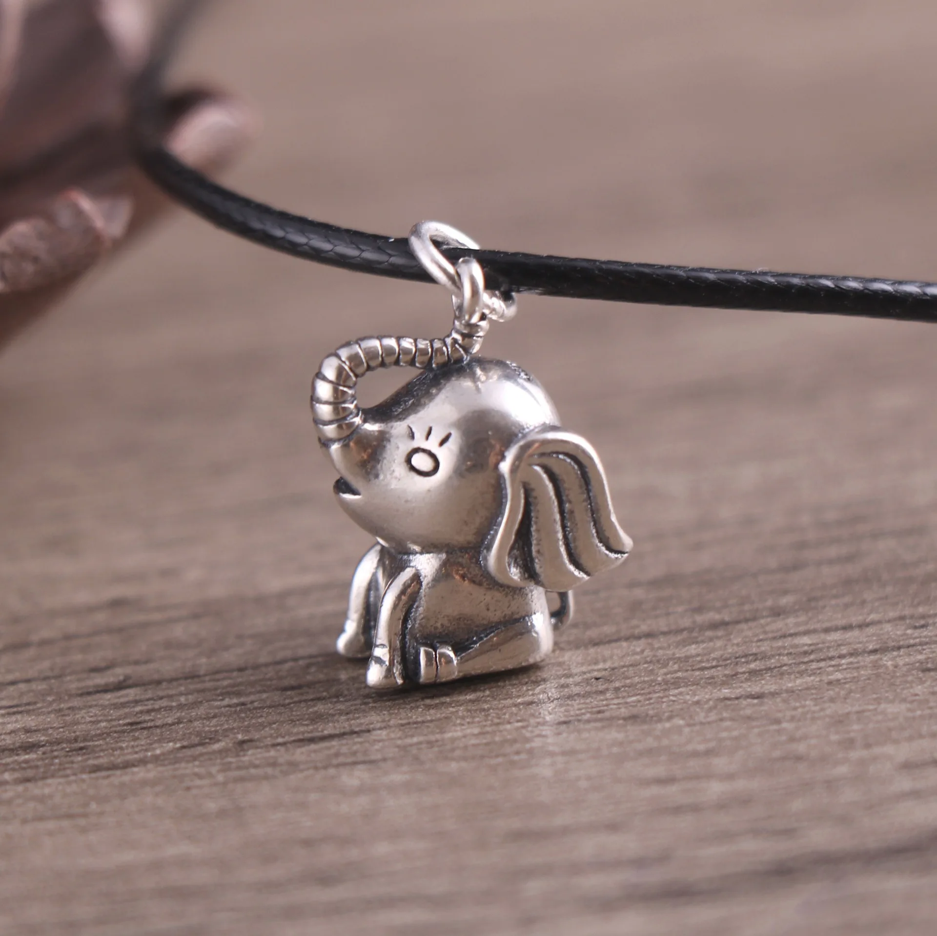 

Цепочка с подвеской в виде слона, серебро 925 пробы