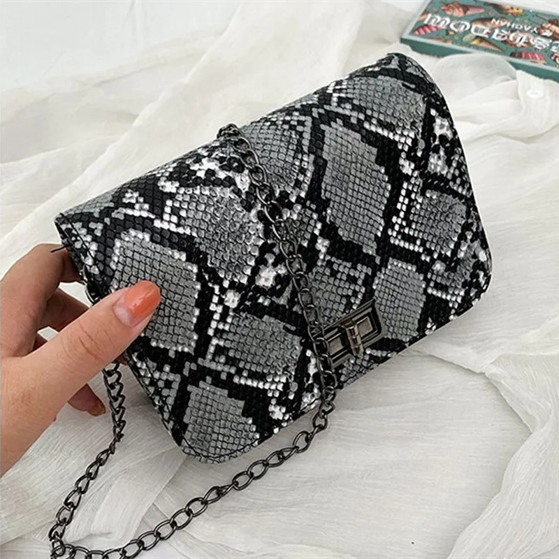 Сумка на плечо женская с цепочкой Модный маленький квадратный мессенджер в стиле