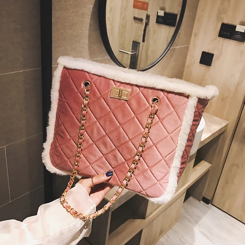 

2021 new autumn and winter velvet embroidery chain single shoulder bag buckle handbag contrast color Plush women's bag