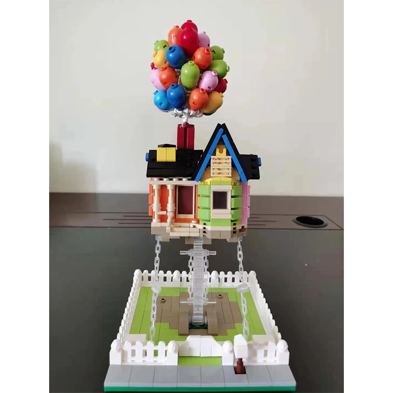 

2021Children's model building block set building block toy MOC floating ball house model creative gravity sculpture gift toy
