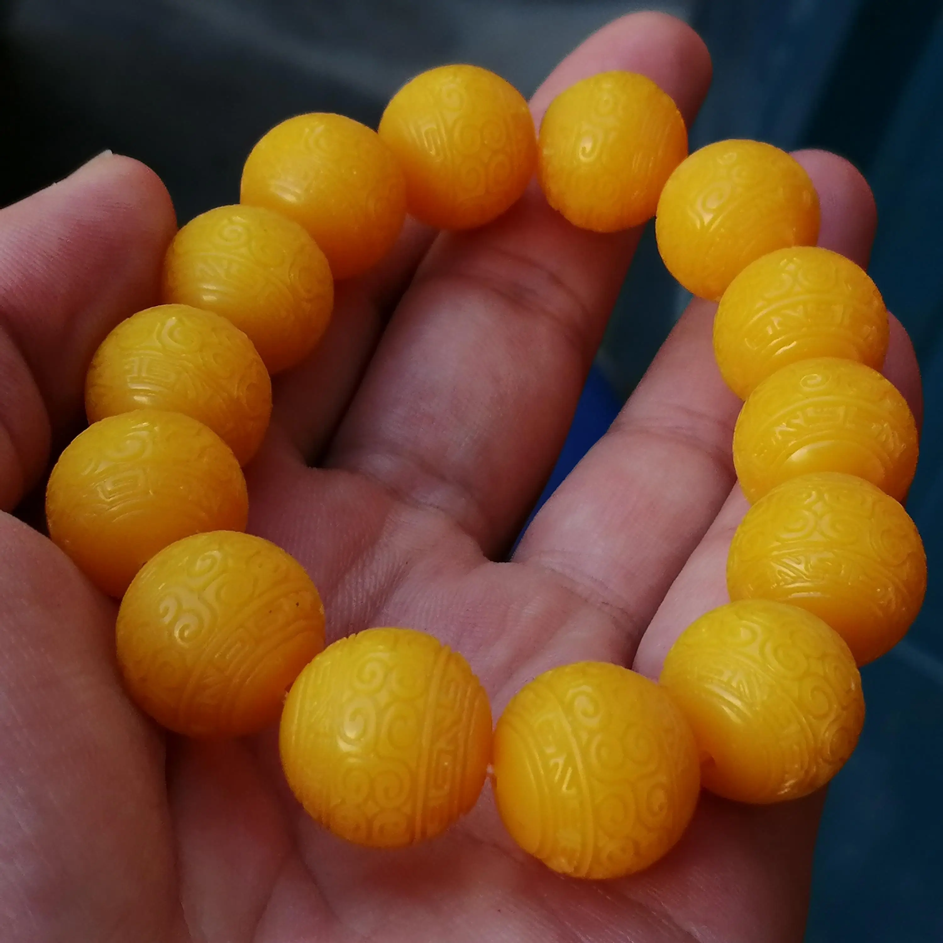 

Natural Yellow Amber Bracelet Men Women Beeswax Bangles Butter Ambers Exquisite Pattern Beads Elastic Beaded Amulet Bracelets