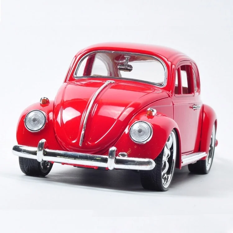 Модель автомобиля из сплава под давлением VW Beetle в масштабе 1/18 коллекционные