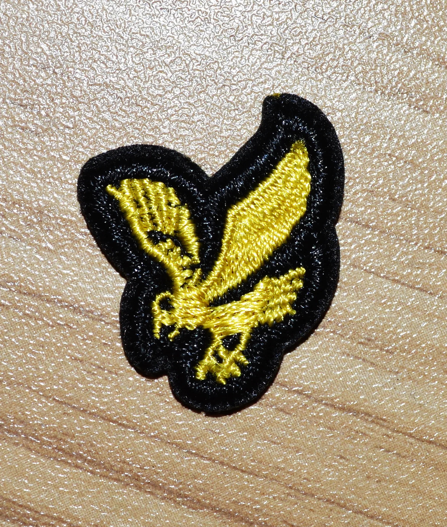 Оптовая продажа ~ Little Hunt Eagle Golden Wild Bird FLY нашивки для утюга Пришивание Аппликации