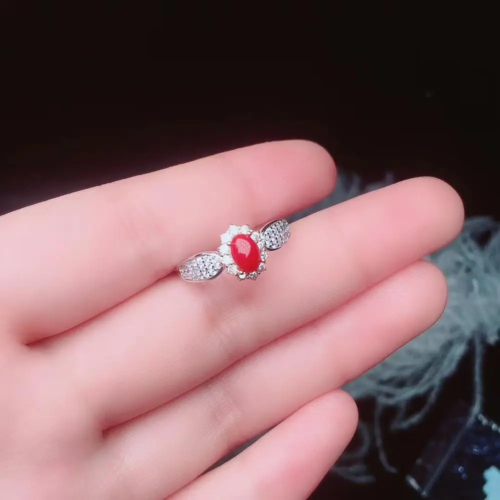 Кольцо из серебра 925 пробы с натуральным красным кораллом | Украшения и
