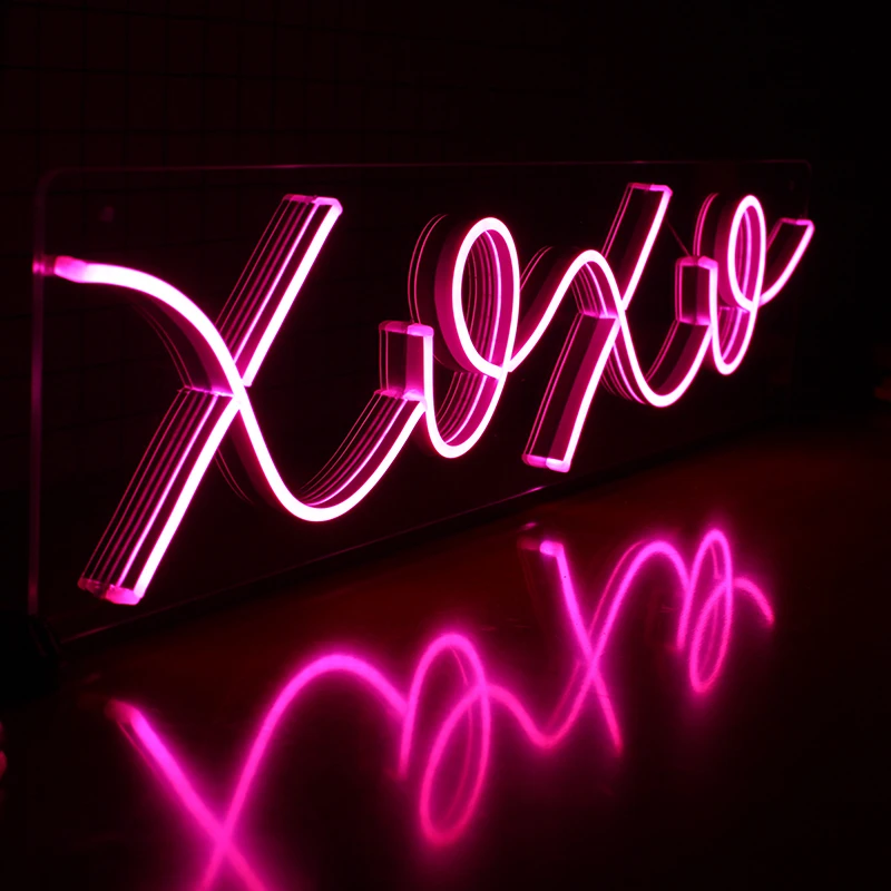 Неоновая вывеска для организаций и магазинов светильник s XOXO