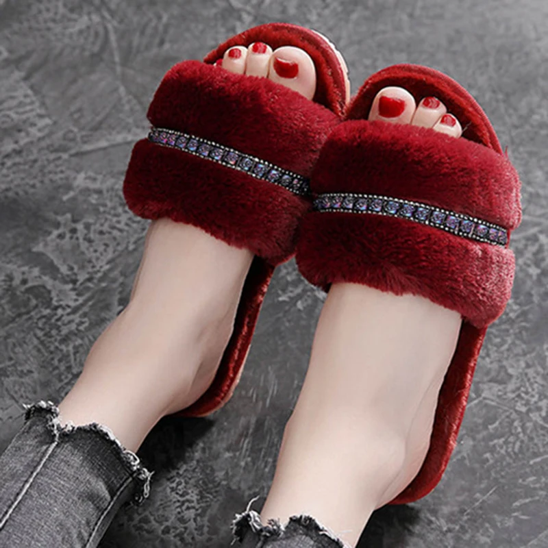 Тапочки стразы женские на плоской подошве однотонные пушистые шлепанцы