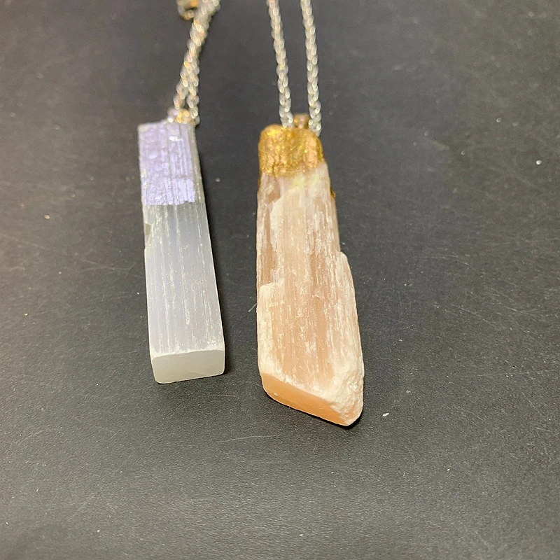 Цепочка с подвеской в виде палочки из селенита украшение белым оранжевым