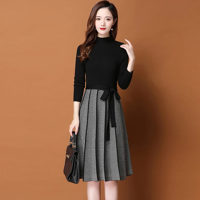 

Женское платье-свитер с длинным рукавом и высоким воротом