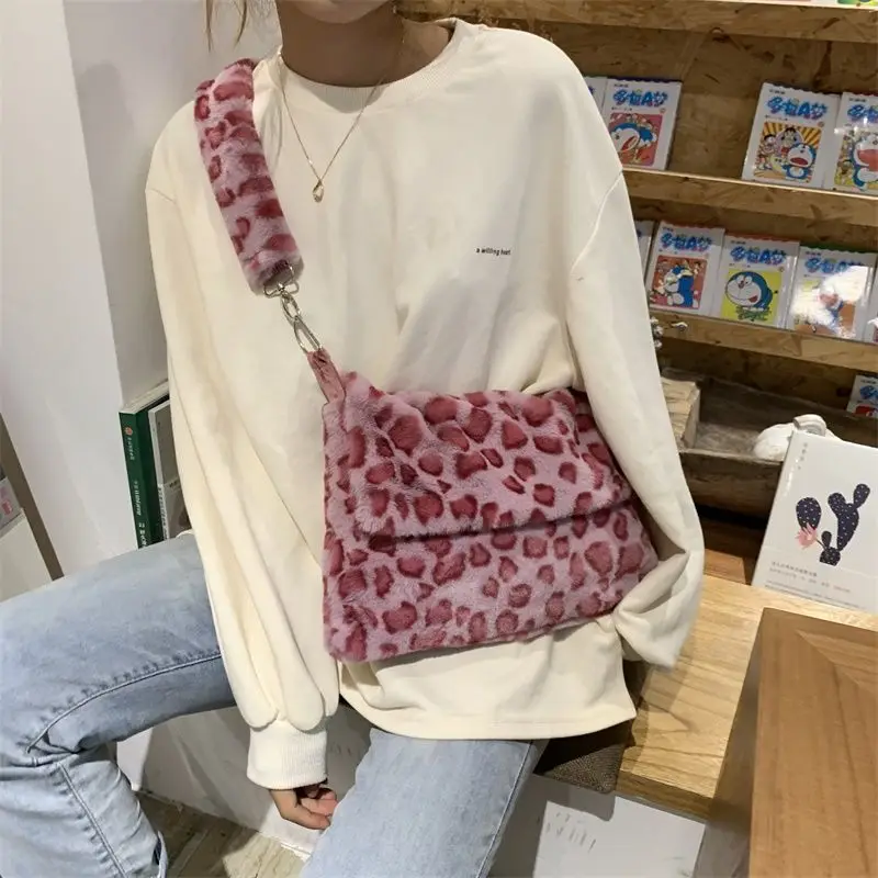 

Original design lovely pink leopard print autumn and winter flip cover fashionable plush slung shoulder bag