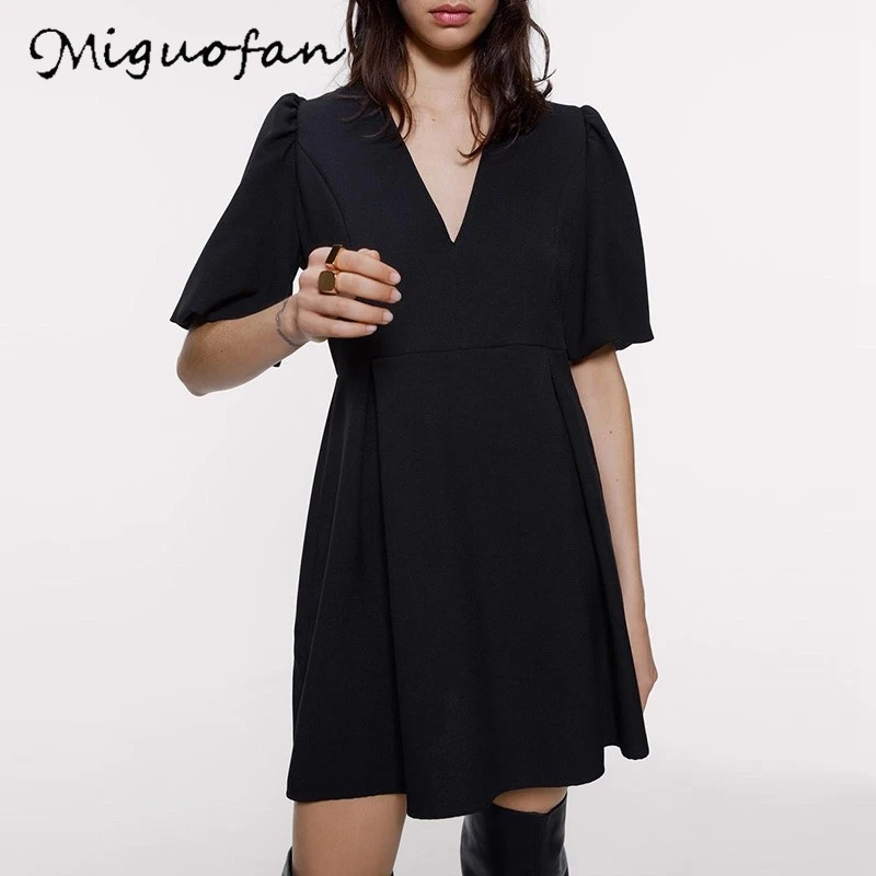 Женское платье с высокой талией черное облегающее v образным вырезом вечерние