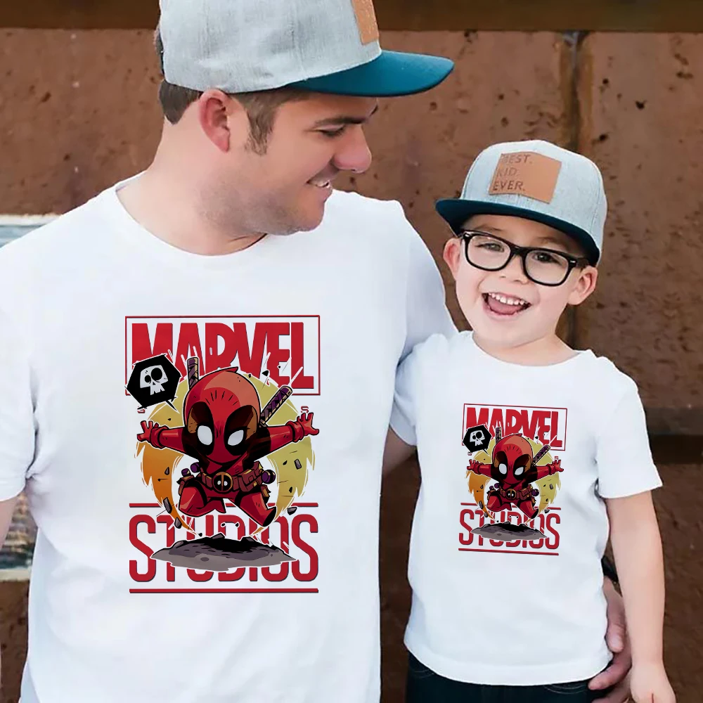 

Funny Superhero Deadpool Cartoon Print Father Son Matching Clothes Marvel T-shirt Male Fashion Kids Boy Tops Family Look Outfits