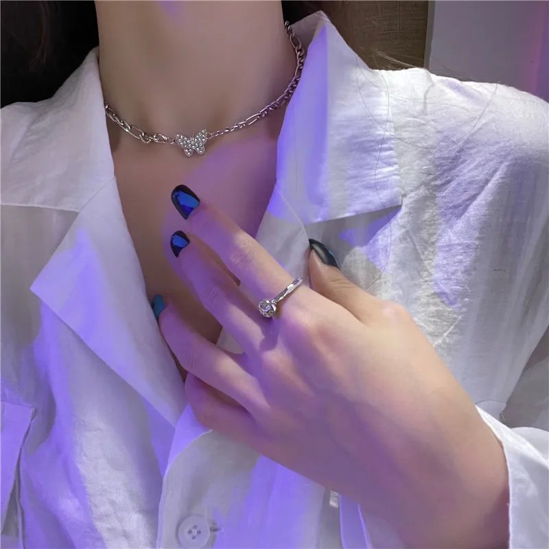 

Korean Retro Light Luxury Personality Butterfly Necklace for Women 2021 New Trendy Cool Pendant Clavicle Chain Necklace Jewelry