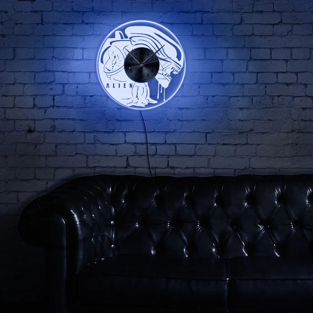 Настенный светильник для детской комнаты с изображением инопланетянина