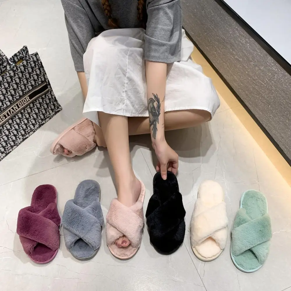 

Зимние женские домашние тапочки из искусственного меха, модная теплая обувь, женские сланцы на плоской подошве, черные, розовые удобные мех...