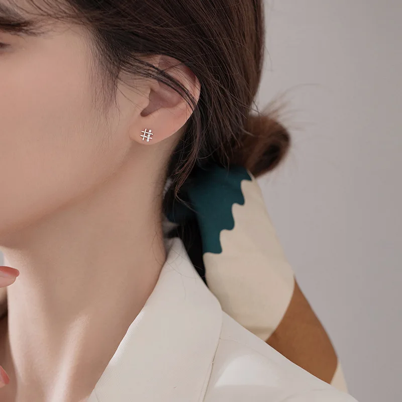 Женские серебряные серьги-гвоздики с маленькими изысканными Tic Tac 925 пробы новые