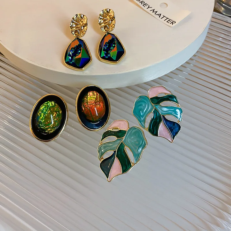 

New Vintage Geometric Resin Enamel Leaf Oval Drop Earrings For Women Fashion Jewelry Boucle oreille Femme
