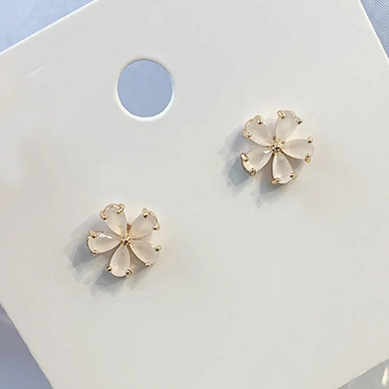 Новые модные белые кристаллические шикарные серьги-гвоздики с цветком для