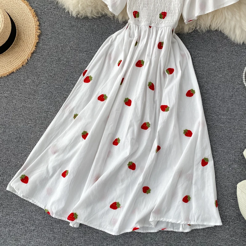 Платье SINGRAIN с вышивкой клубники милое праздничное приталенное платье до колен