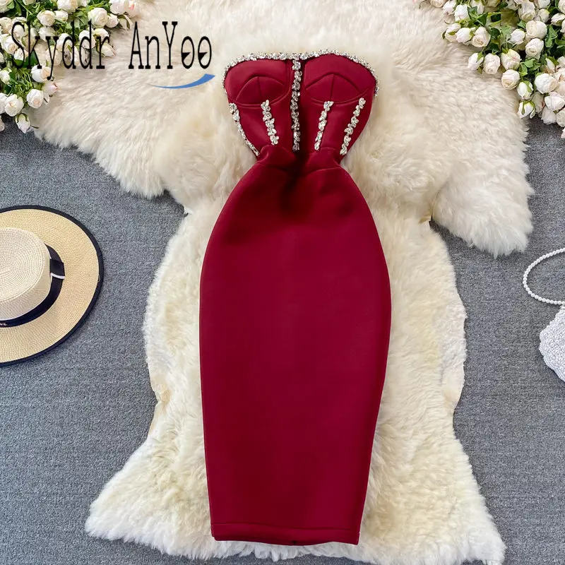 Женские вечерние енне-зимние праздничные платья на новый год 2022 без рукавов