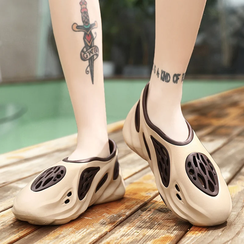 

Large size beach slippers for men and women couples simple coconut hole shoes non-slip bathroom thickened sole sandals slippers