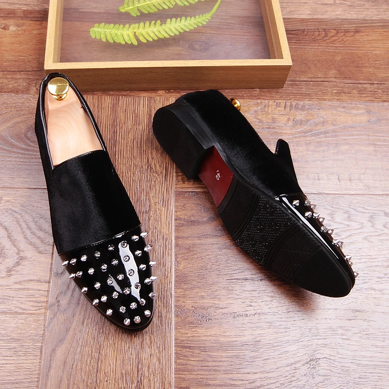 Лоферы мужские с шипами бархатные туфли на плоской подошве без застежки