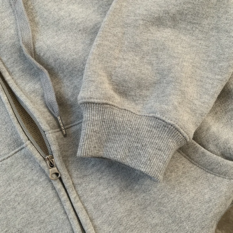 

Hoodies & Sweatshirts