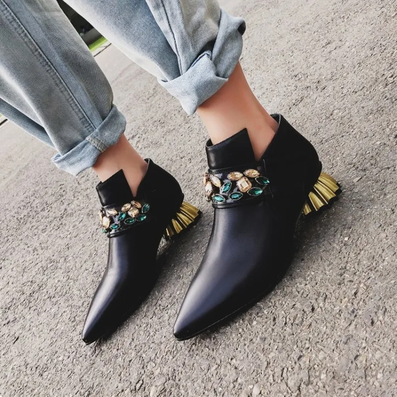 Женские разноцветные ботильоны из натуральной кожи со стразами и острым носком