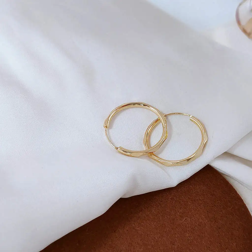 Женские серьги-кольца с позолотой 14 к 28 мм | Украшения и аксессуары