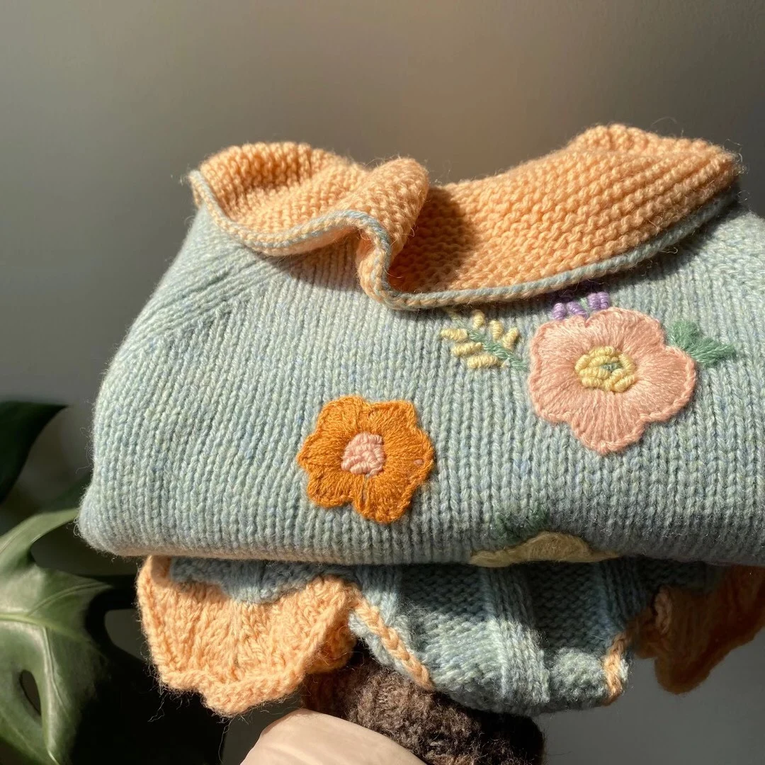 

In Stock2020 Autumn and Winter KA Suit Merino Wool Retro Cute Embroidery Long-sleeved Lace Sweater Shorts Suit