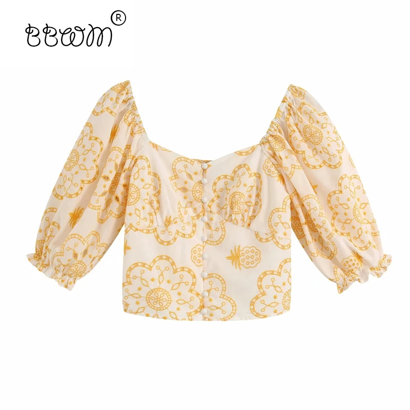 

2020 Women Chic Fashion Floral Embroidery Buttons Cropped Blouses Vintage Female Lantern Sleeve Square Collar Shirts Casual Tops
