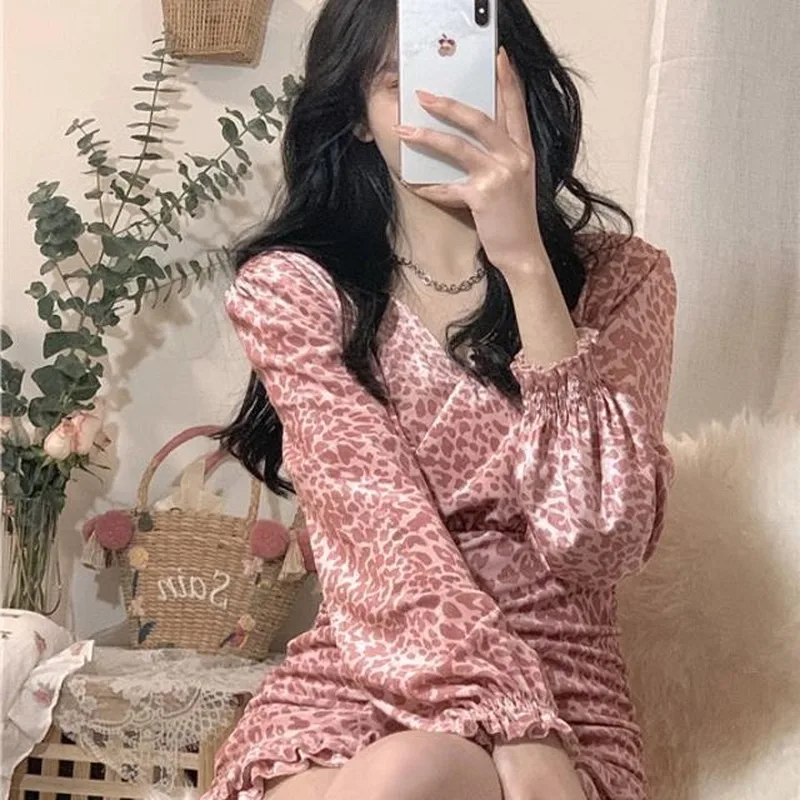 

Pink Leopard Print V-neck Bodycon Dress Women Chiffon Ruffle Ruched Dresses Long Sleeve Spring 2021 Female Korean Fashion Chic
