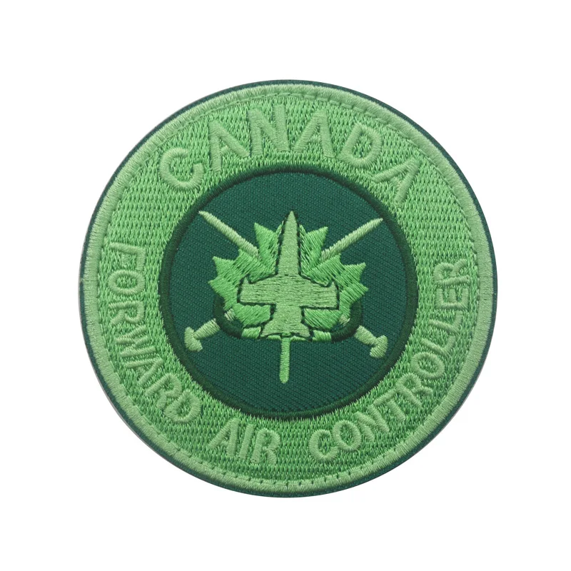 Канадская рюкзак с нашивками вооруженных сил с вышитыми армейскими патчами для передвижного контроля воздушной атаки.