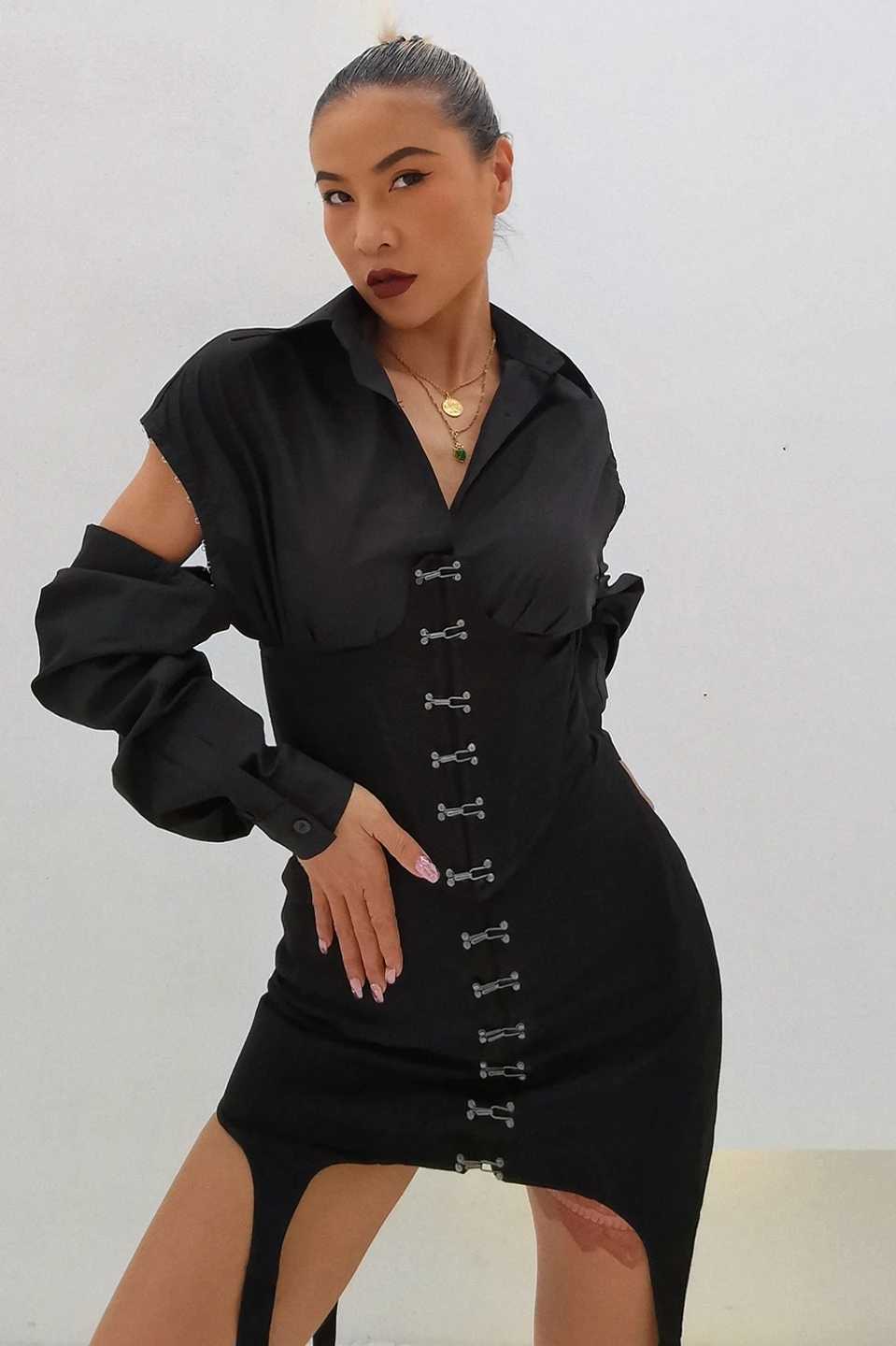 

DIY Metal Buckle Slim-Fit Chest-Wrapped Raglan Ripped Shirt Package Hip Skirt Personality International Sense Three-Piece Suit